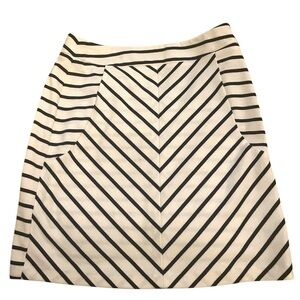 Classic Chevron Striped Mini Skirt in White and Black